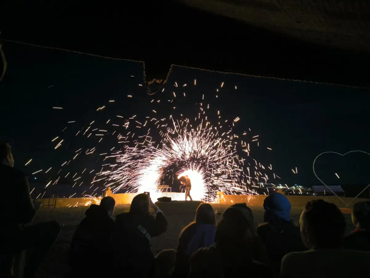 Cena y espectáculo en el desierto de Agafay desde Marrakech